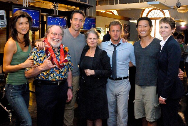 hawaii five o cast. poses with Five-0 cast,